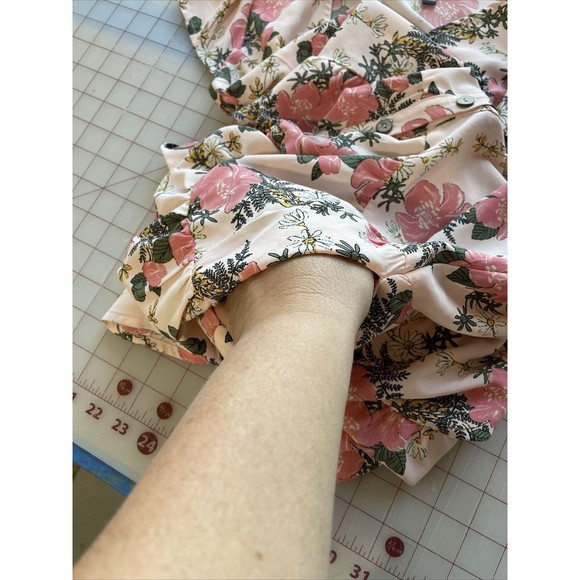 Lily‎ Rose Romper Womens Small Pink Floral Shorts Buttons V Neck Pockets - Picture 7 of 12